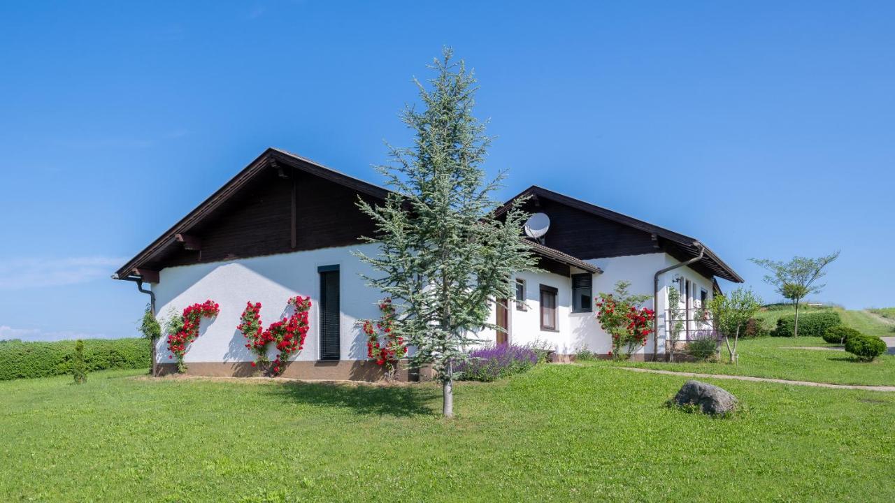 Erlebnisbauernhof Tschom Sankt Kanzian am Klopeiner See Exterior foto